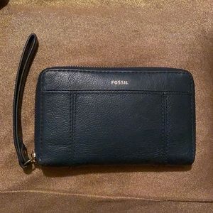 Fossil green leather vintage wallet clutch.